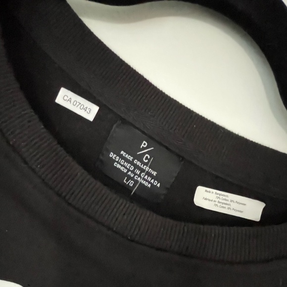 Toronto vs Everybody cropped sweatshirt by Peace Collection - Picture 3 of 5